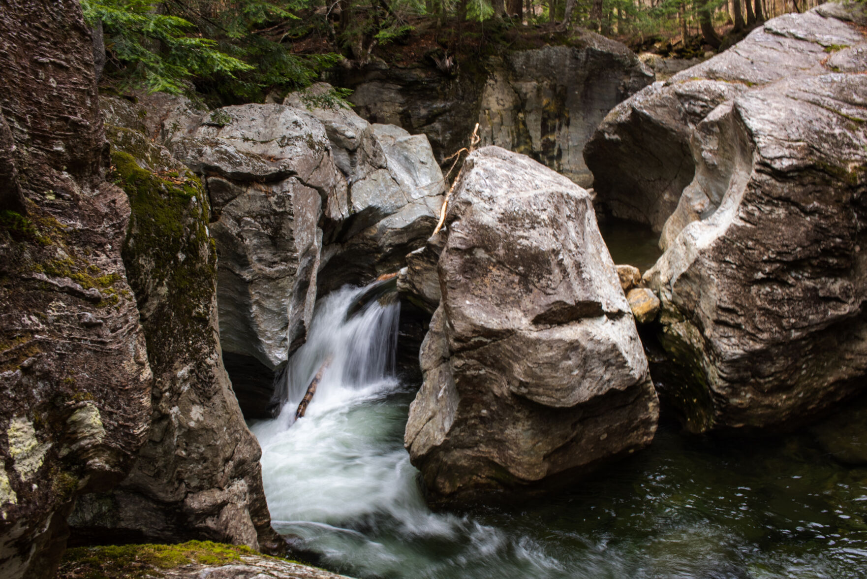 Upper gorge at Bingham Falls.jpg